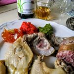 Piccolo bollito misto con salse (salsa verde, bagnetto rosso e mostarda) | Agriturismo Il Castagneto - Castiglione Chiavarese | Liguria |